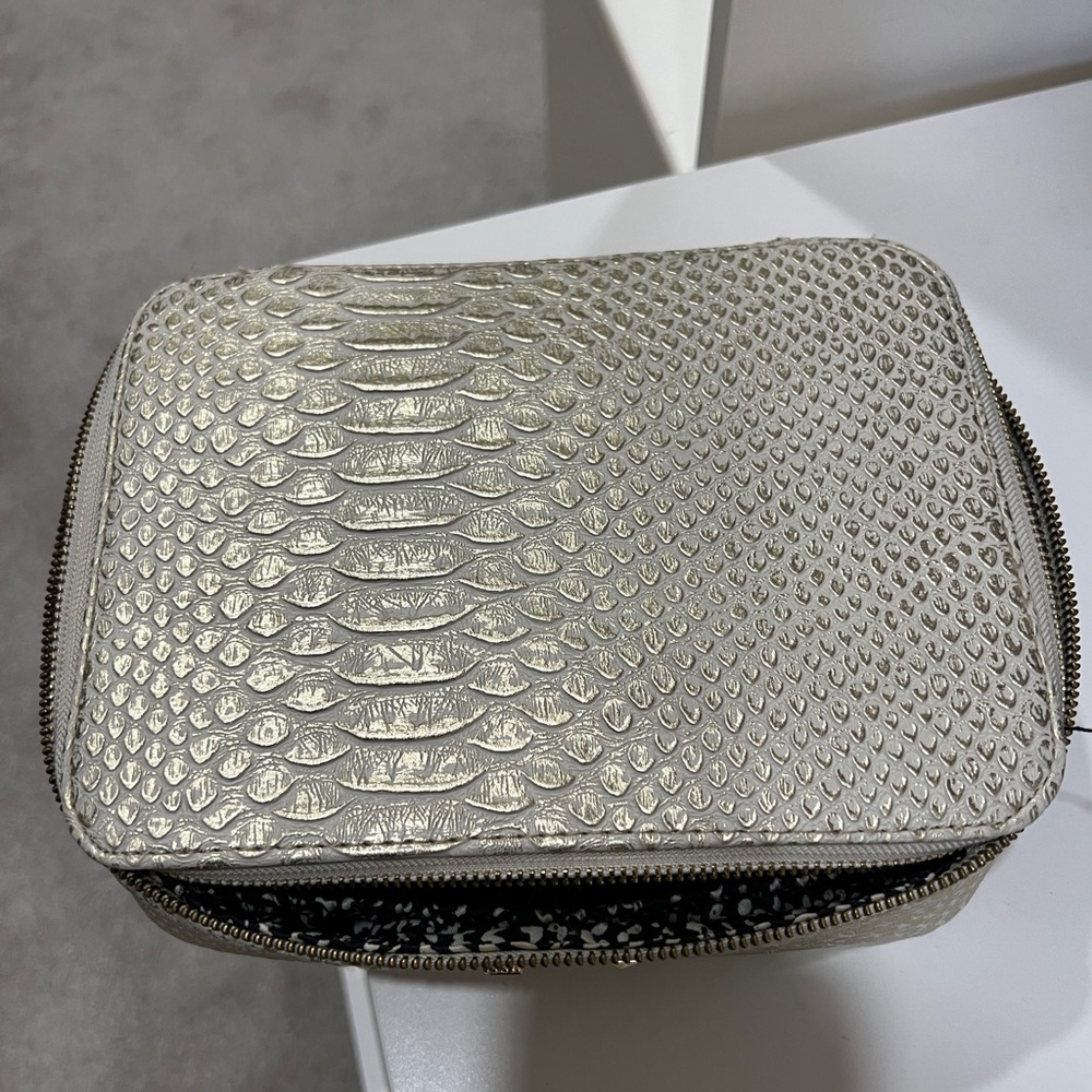 Stella & Dot large jewelry case